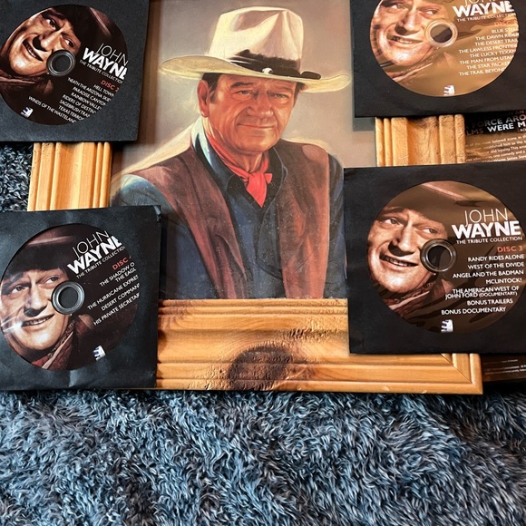 John Wayne picture and DVD - Picture 6 of 8
